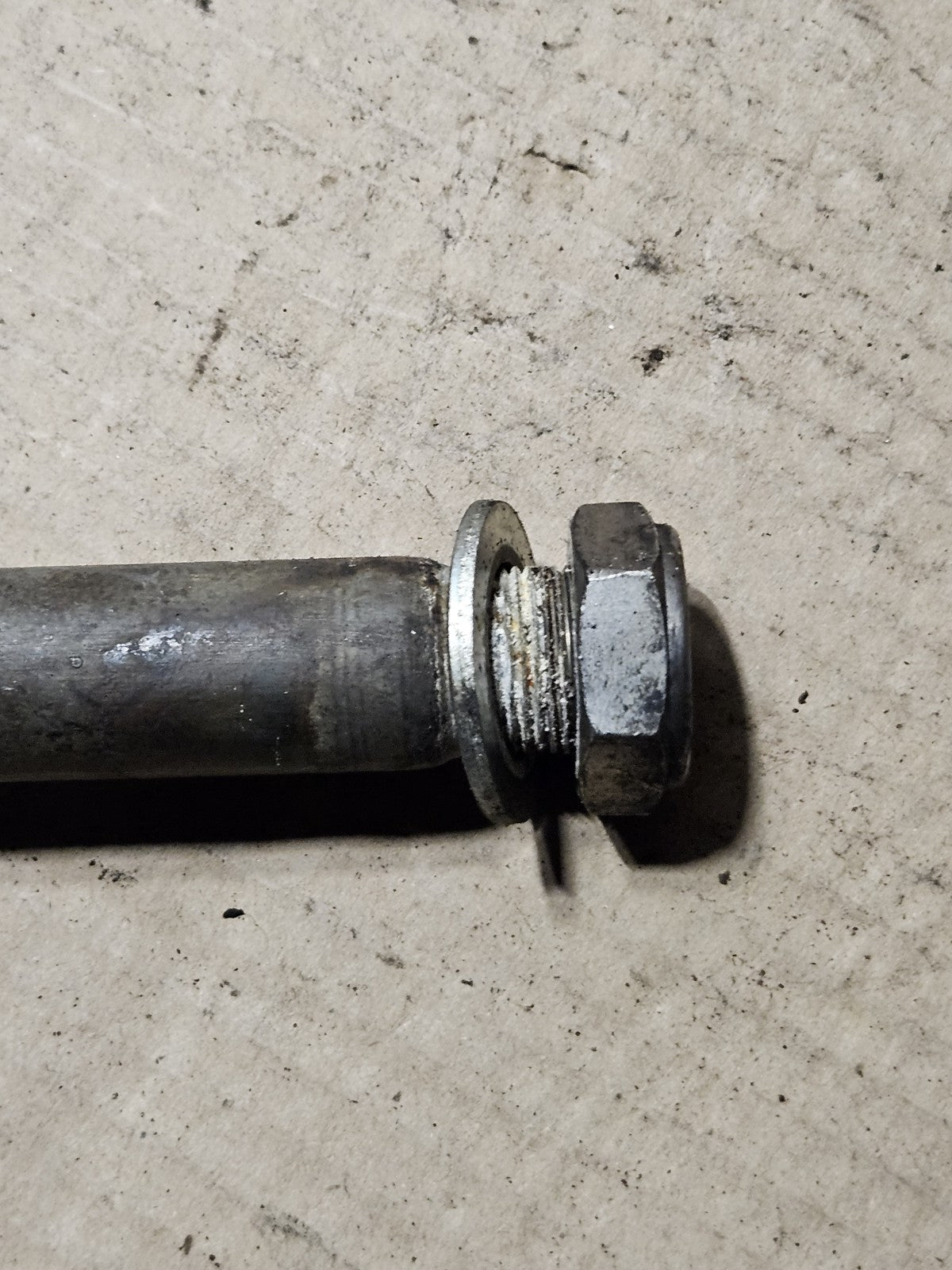 07-20 Yamaha YZF-R6 R6 OEM Rear Swingarm Pivot Bolt Shaft Axle 2C0-22141-10-003
