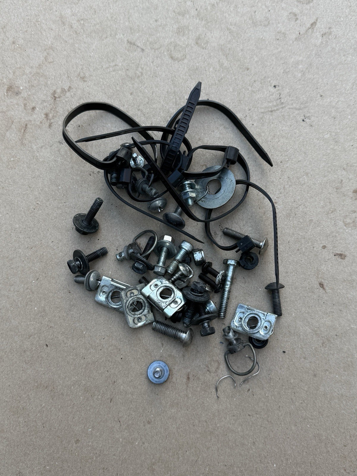 09-16 2009 2016 Suzuki Gsxr 1000 Miscellanous Bolts Bolt Set Hardware Kit Motor
