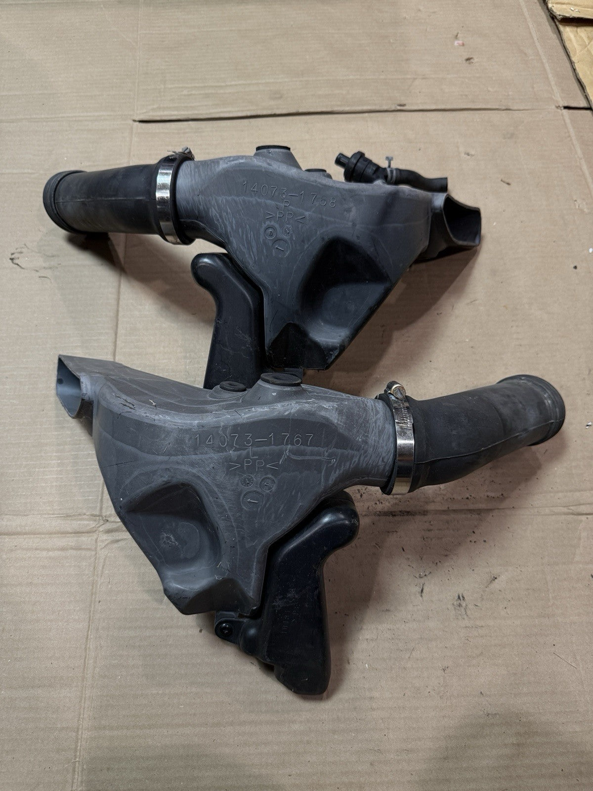 1998-1999 Kawasaki Ninja ZX6R ZX600G OEM Ram Air Intake Ducts LH RH 14073-173223