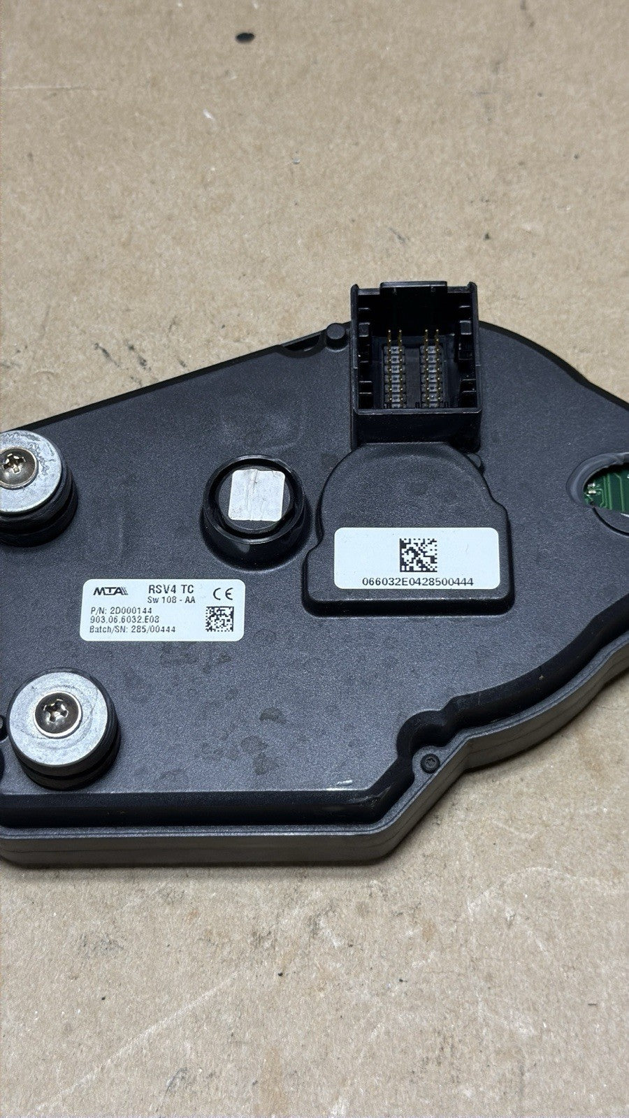 Genuine OEM Aprilia RSV4 Cluster Speedometer Tachometer Dash 2015-2018 2D000144