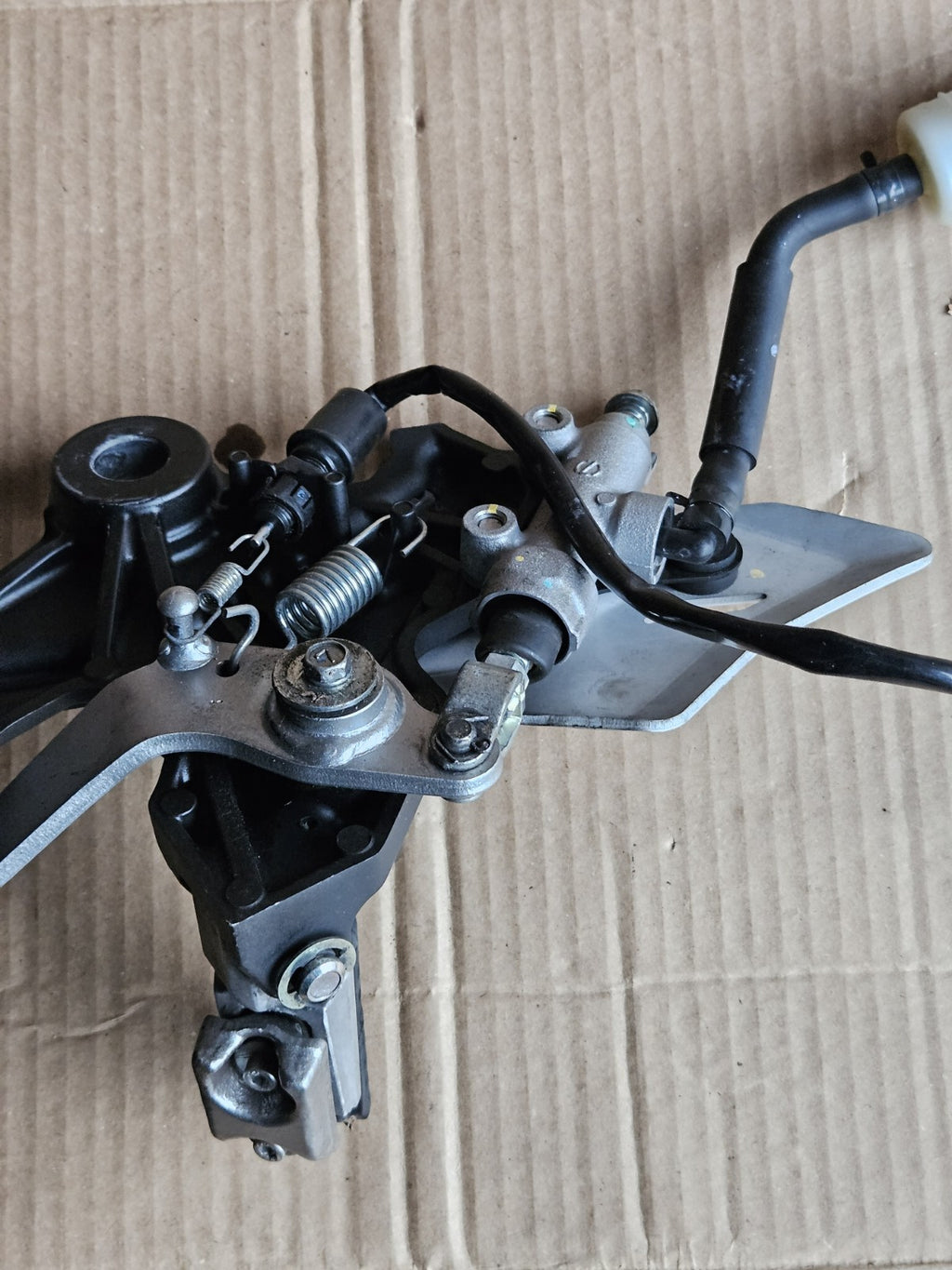 17-19 Kawasaki Ninja 650 Z650 OEM Right Rearset Rear Set Driver Foot Peg Bracket10
