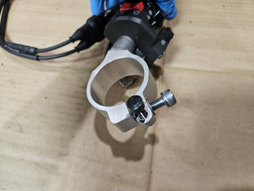 22-25 YAMAHA YZF R7 OEM RIGHT CLIP ON HANDLEBAR W SWITCHES ON OFF THROTTLE6
