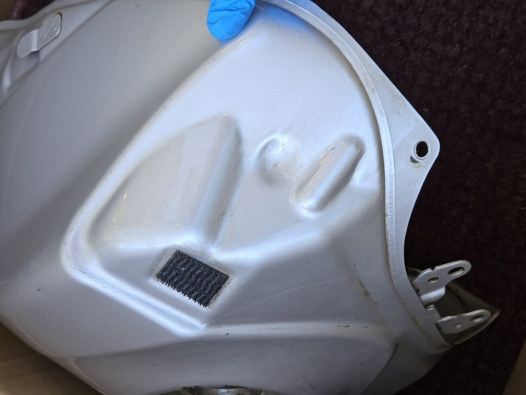 2006 2007 SUZUKI GSXR 600 GSXR600 Gas Tank Fuel Cell Petrol Reservoir READ12