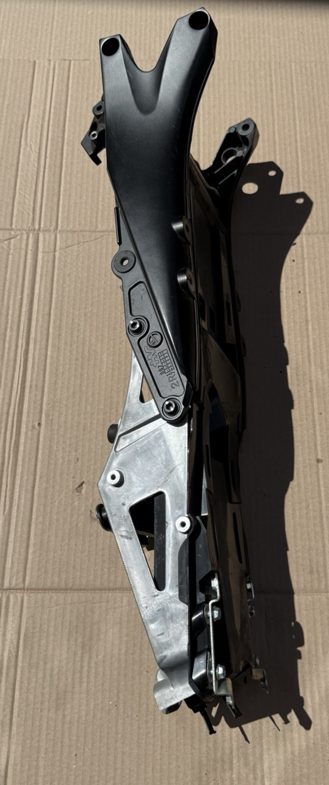 06-07 Suzuki GSXR600 GSXR750 GSX-R OEM Rear Subframe Sub Frame Back Tail K6 K72