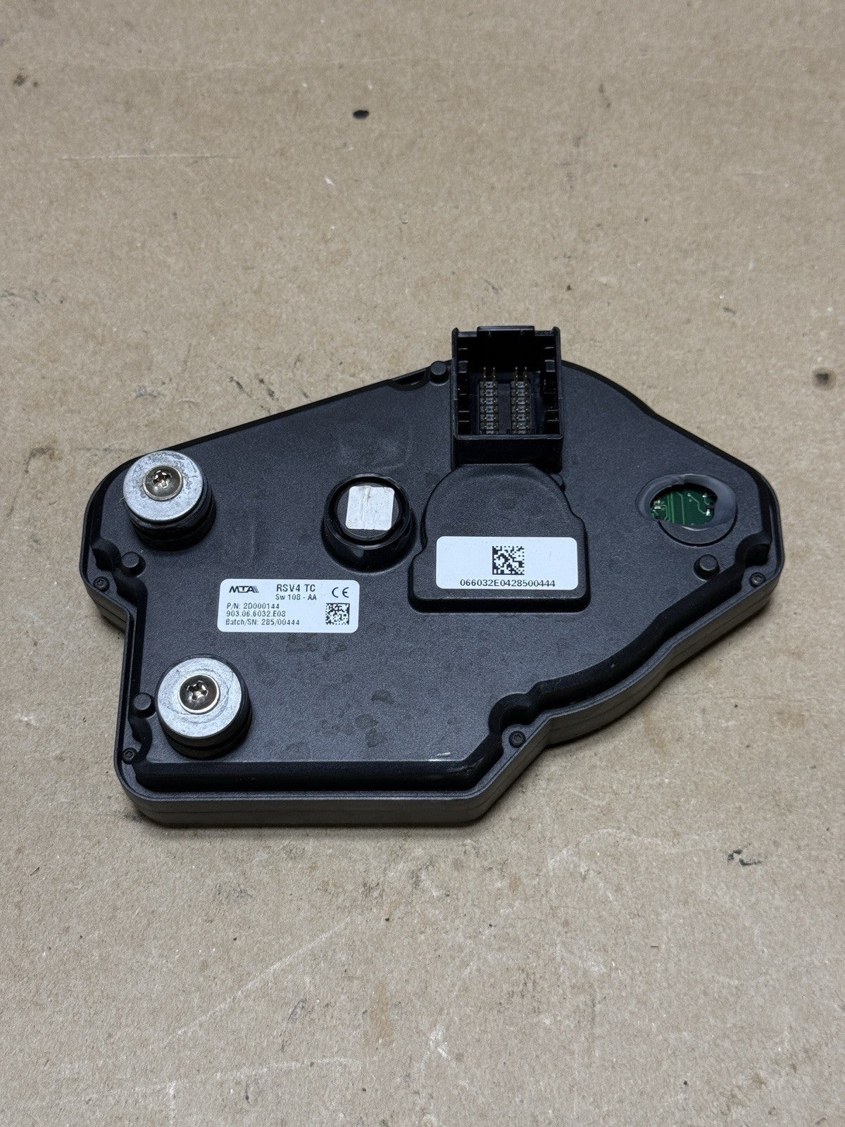 Genuine OEM Aprilia RSV4 Cluster Speedometer Tachometer Dash 2015-2018 2D000144