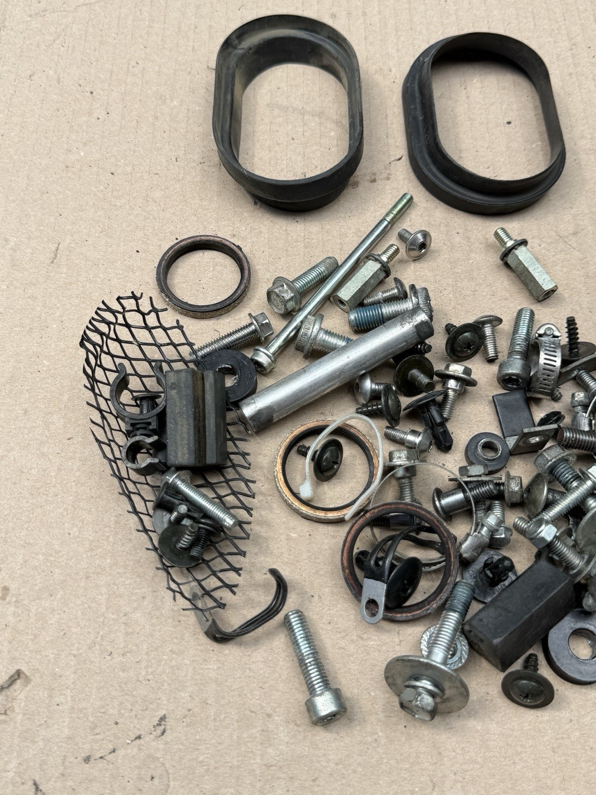 2006-2007 Suzuki GSXR600 GSXR750 OEM Misc Bolts Nuts Screws Hardware Kit K6 K75