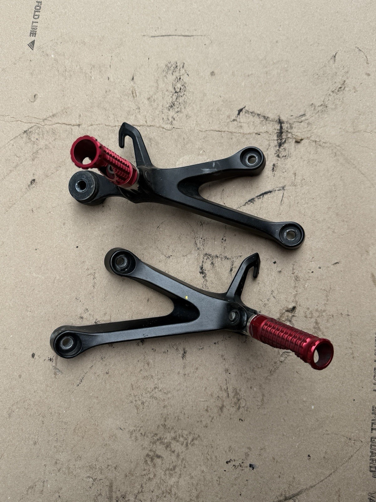 2017-2025 Suzuki GSXR1000 GSXR1000R OEM Rear Passenger Pillion Foot Pegs L&R L72