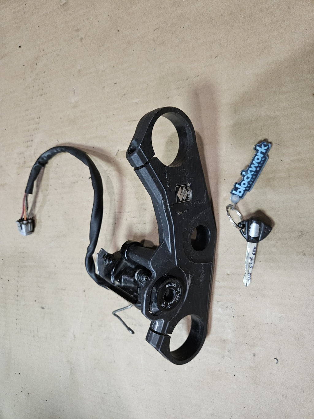 06-09 Suzuki GSXR600 GSXR750 OEM Upper Triple Tree Ignition Switch 51311-01H000