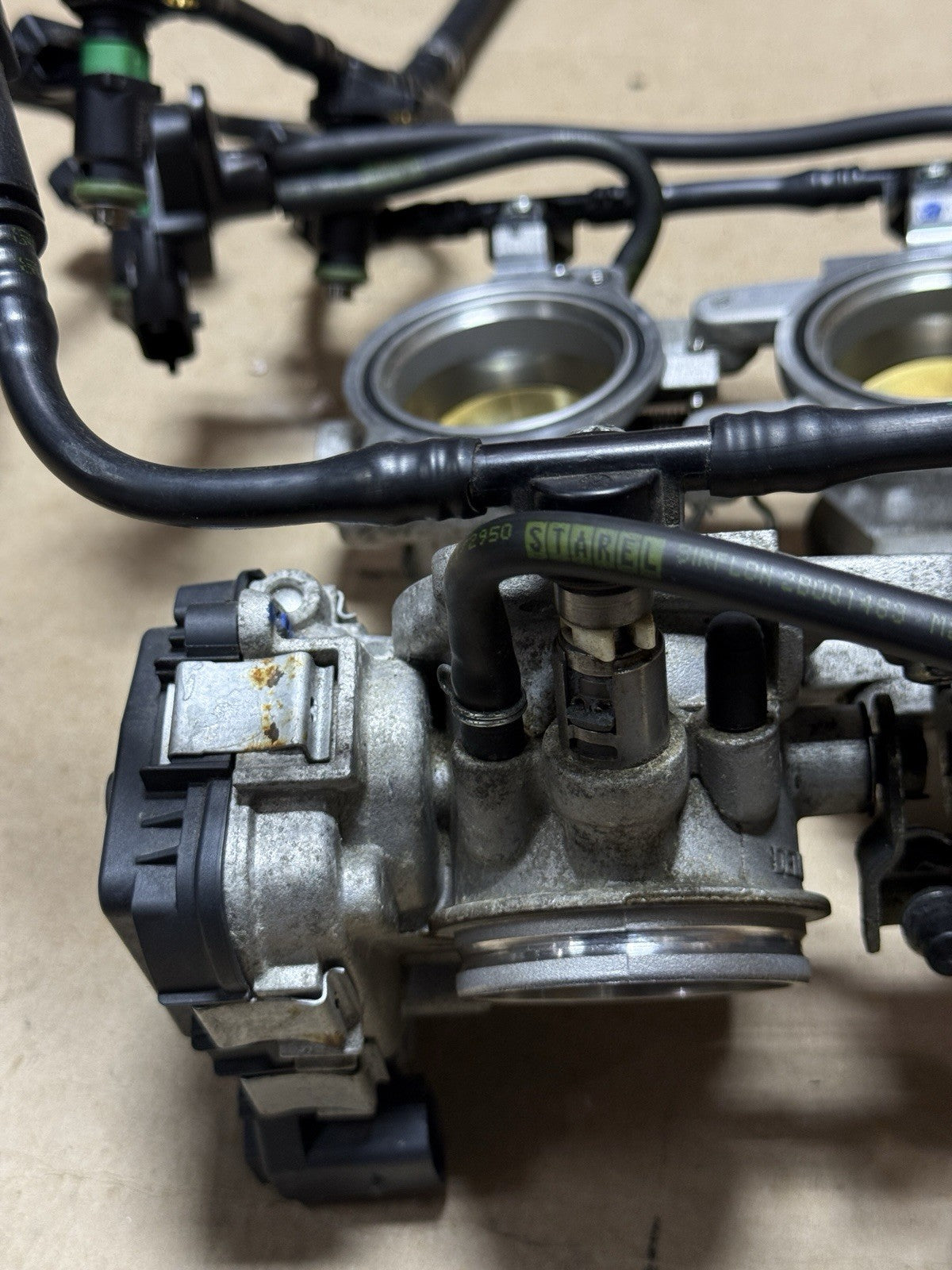 2015-2018 Aprilia RSV4 RF RR Factory OEM Throttle Bodies Fuel Injectors Assembly