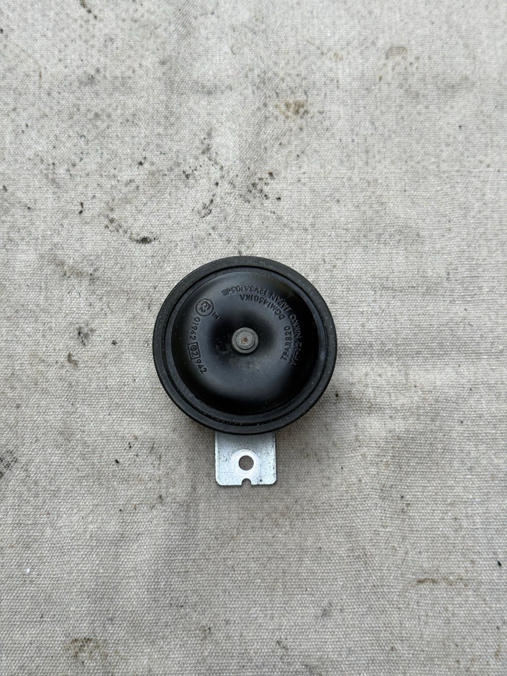 2004-2008 Yamaha YZF-R1 R1 OEM Horn Signal Mount Bracket Wire Plug Connector 5VY0