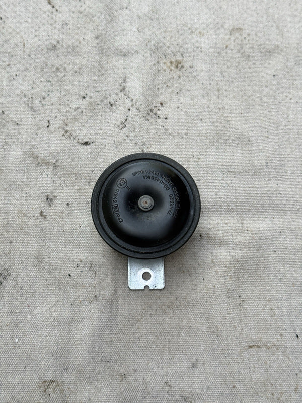 2004-2008 Yamaha YZF-R1 OEM Horn Signal Mount Bracket Wire Plug Connector 5VY