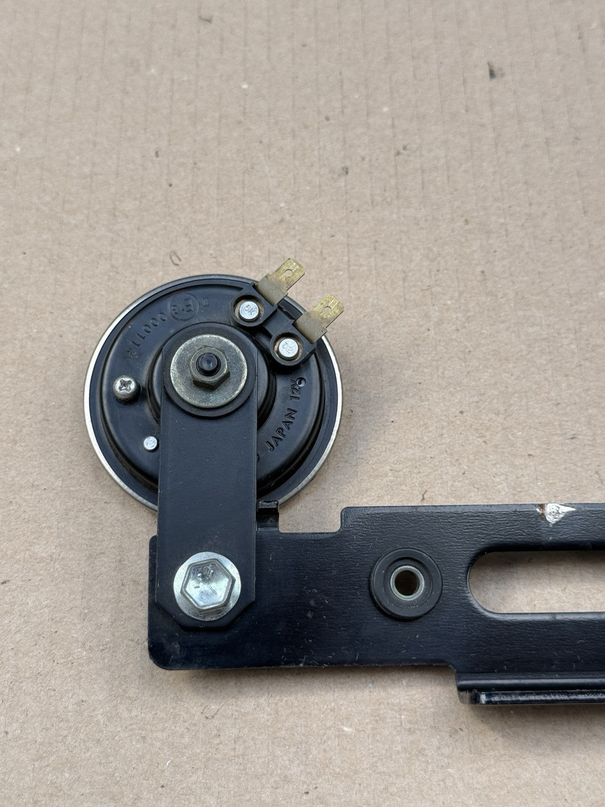 2006-2007 Suzuki GSXR600 GSXR750 K6 K7 OEM Horn Assembly Bracket 38500-01H006