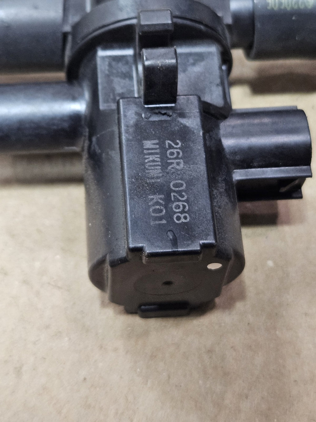 19-24 KAWASAKI NINJA ZX6R ZX636 AIR VALVE PAIR SOLENOID TOP ENGINE SWITCH SENSOR
