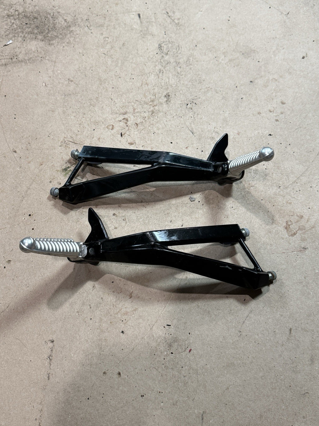 2008-2013 Ducati 848 EVO OEM Rear Passenger Foot Peg Brackets Footrest Hangers1