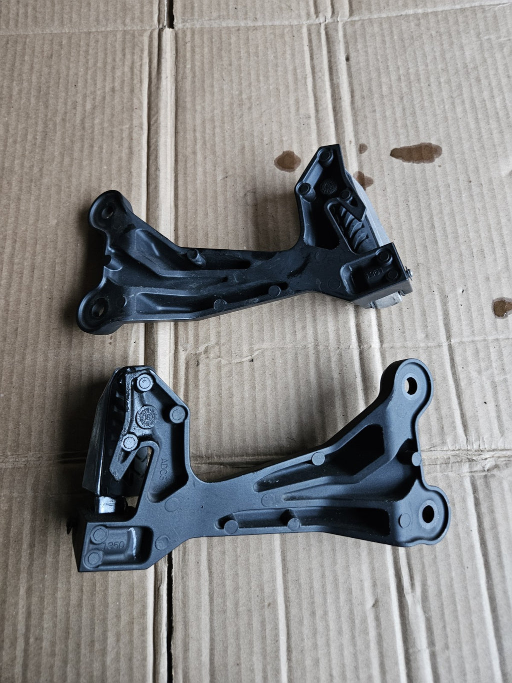 17-21 Kawasaki Ninja 650 Z650 OEM Passenger Foot Peg Bracket Pair 35063-1350-18R6