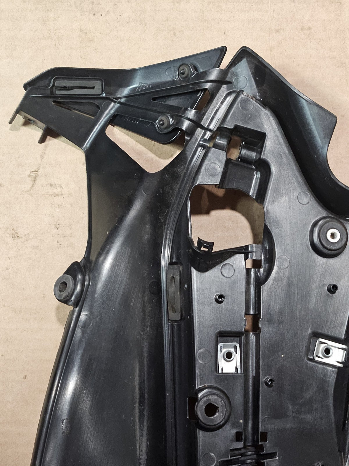 12-19 Ducati 899 959 1199 1299 Oem Right Holder Mid Upper Side Fairing Inner Cow