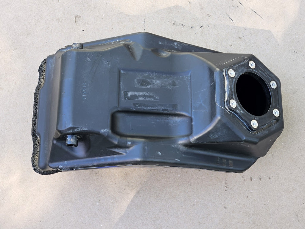 18-22 Yamaha YZ450F 19-23 YZ250F OEM Bare Gas Fuel Tank Assembly