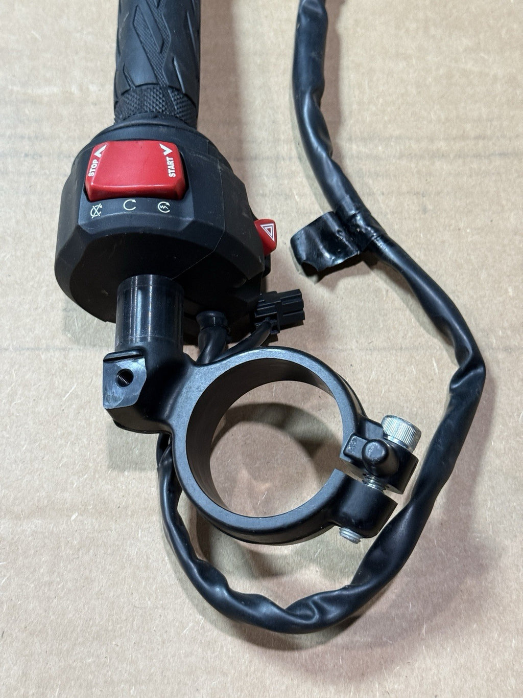 17-25 Suzuki GSXR1000 GSX-R1000R OEM Right Clip On Kill Start Switch 56111-17K012