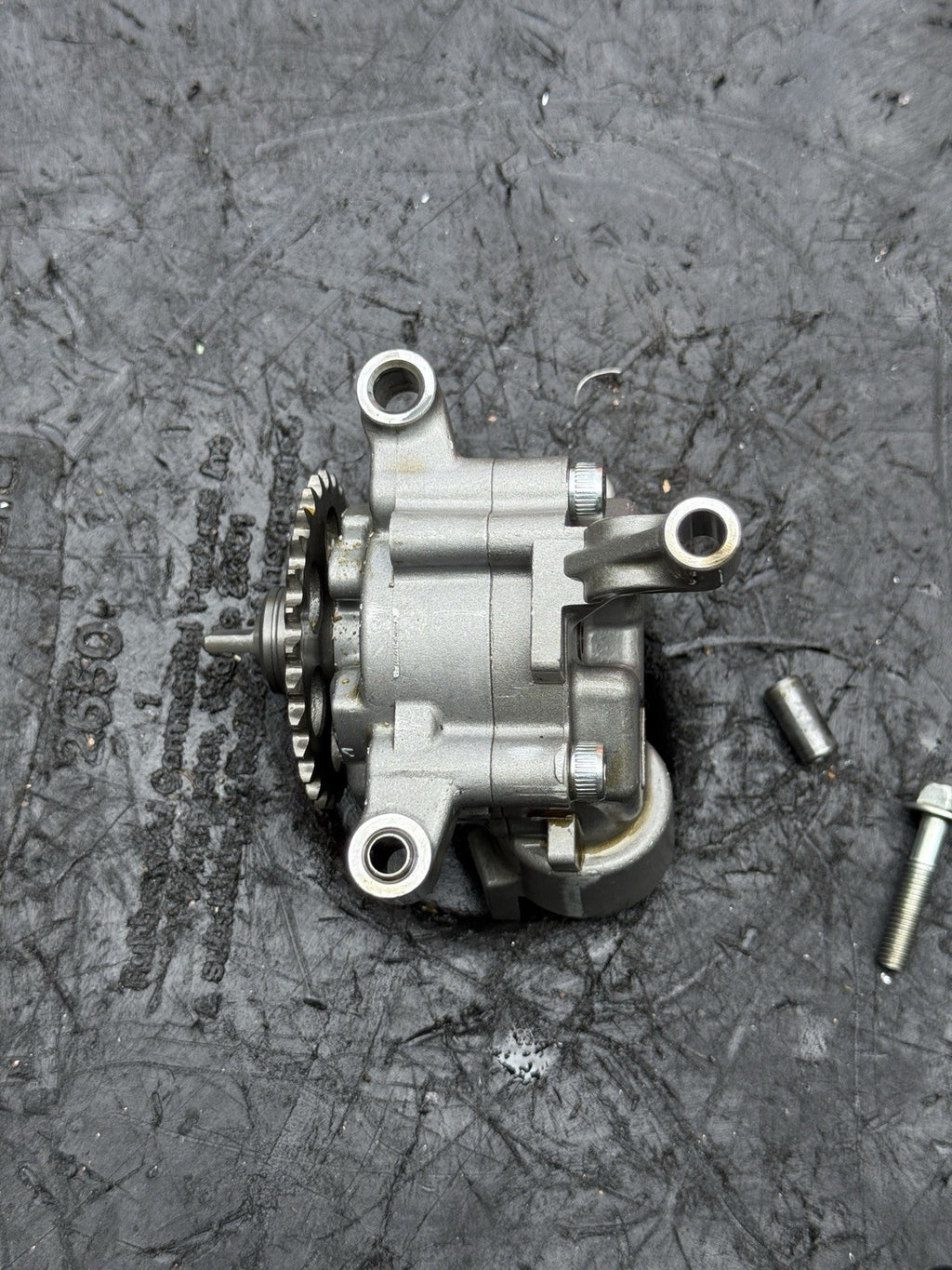 08-16 Yamaha YZF-R6 R6 OEM Engine Oil Pump Drive Chain Gear Motor Assembly8