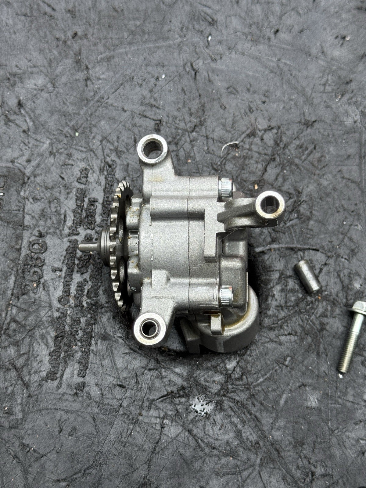 08-16 Yamaha YZF-R6 R6 OEM Engine Oil Pump Drive Chain Gear Motor Assembly8