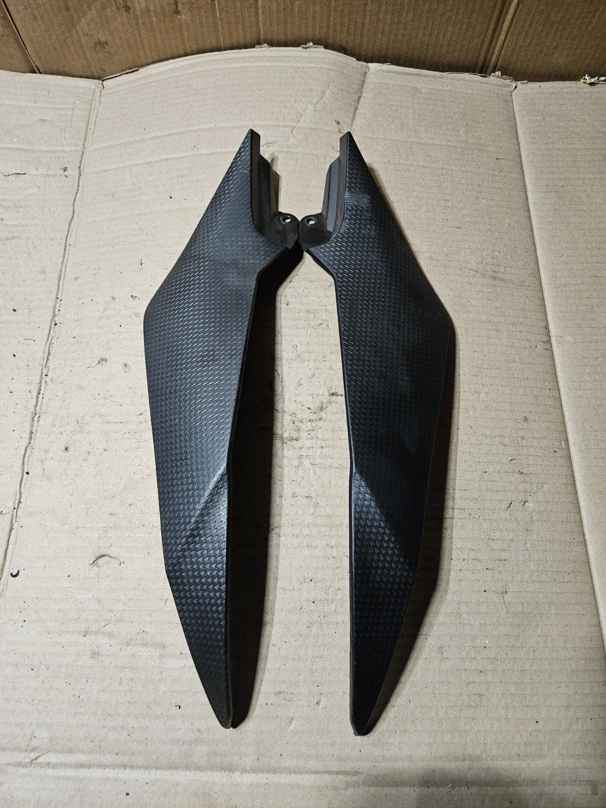 2008-2016 Yamaha YZF-R6 R6 OEM Fuel Tank Side Covers Panels Pair 13S-24106-00-009
