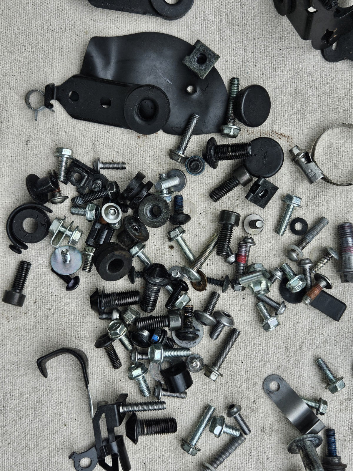 2017 Kawasaki Ninja Zx10r Misc Engine Mounting Bolts Hardware Motor Screws 16-203