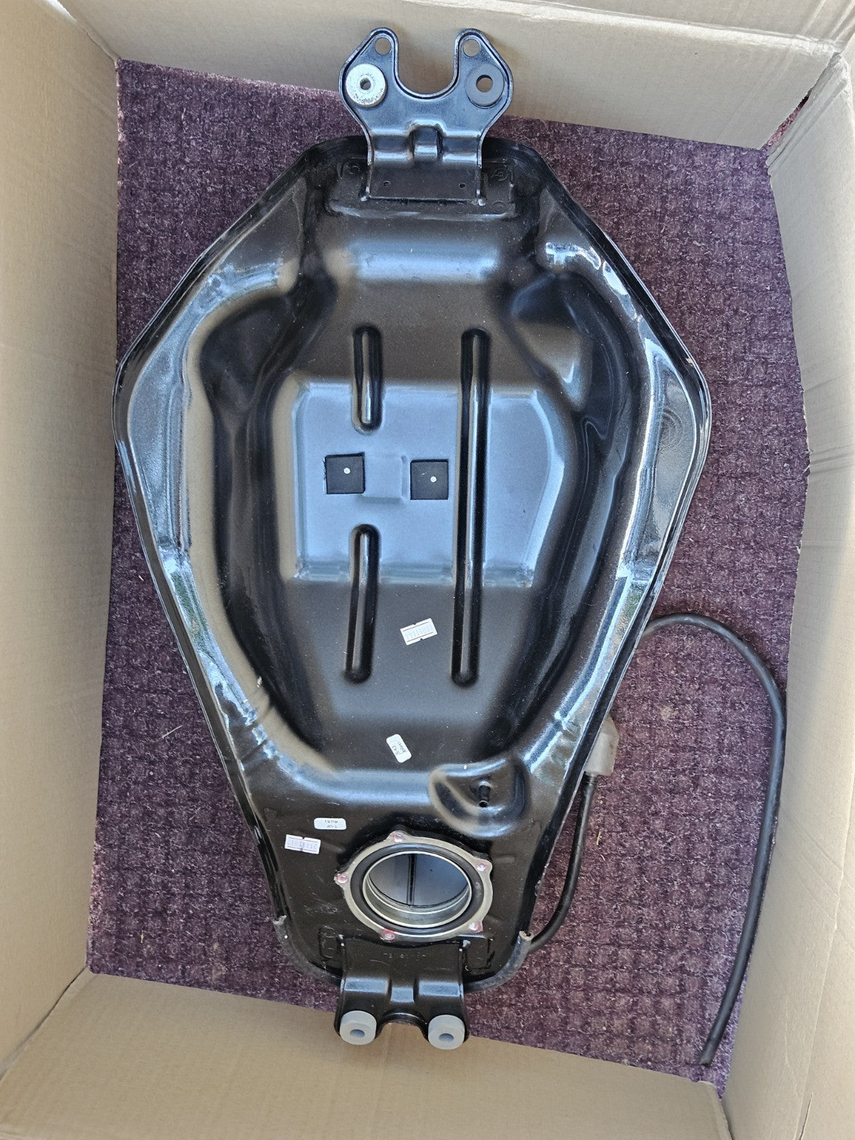 17-19 KAWASAKI NINJA 650 GAS TANK FUEL RESERVOIR CELL GLOSS BLACK CLEAN11