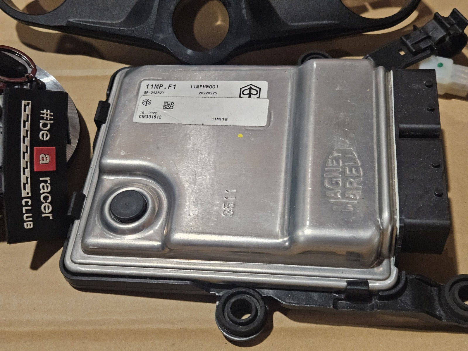 Genuine OEM Aprilia RSV4 1100 ECU Ignition Lockset Gas Cap OEM Keys 2019-2024