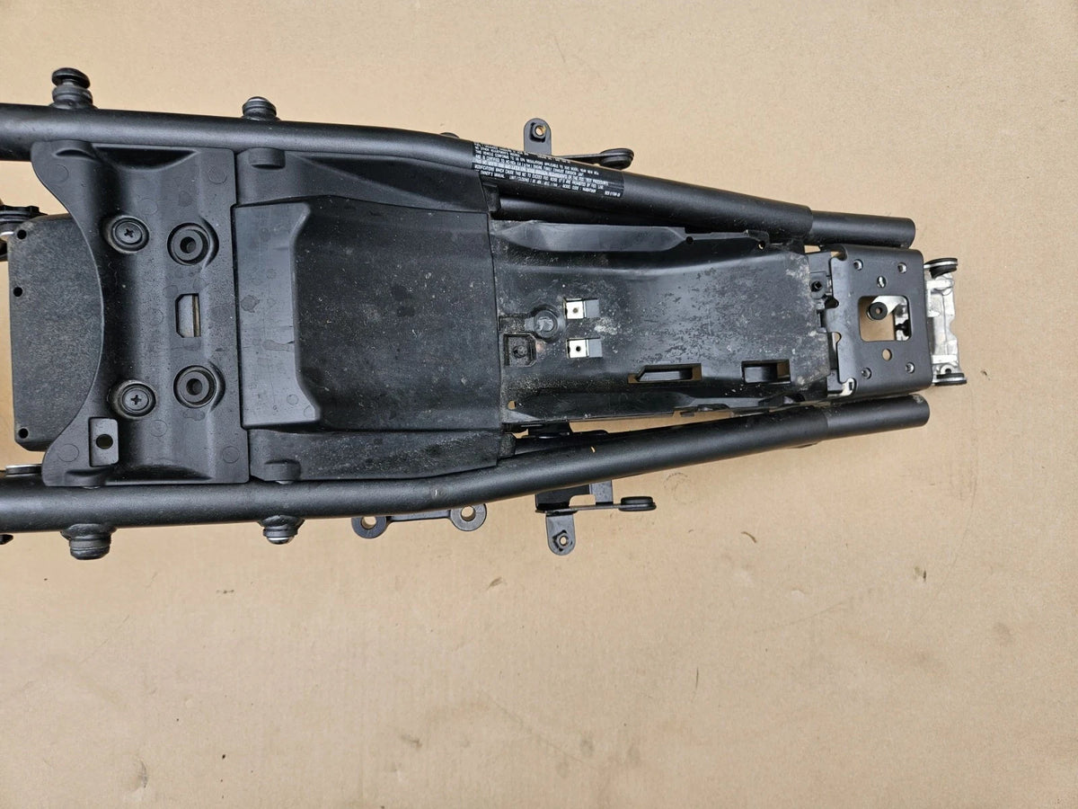 2022-2025 Yamaha YZF R7 OEM Main Frame Chassis CLN Road Ready Straight NO DAMAGE8