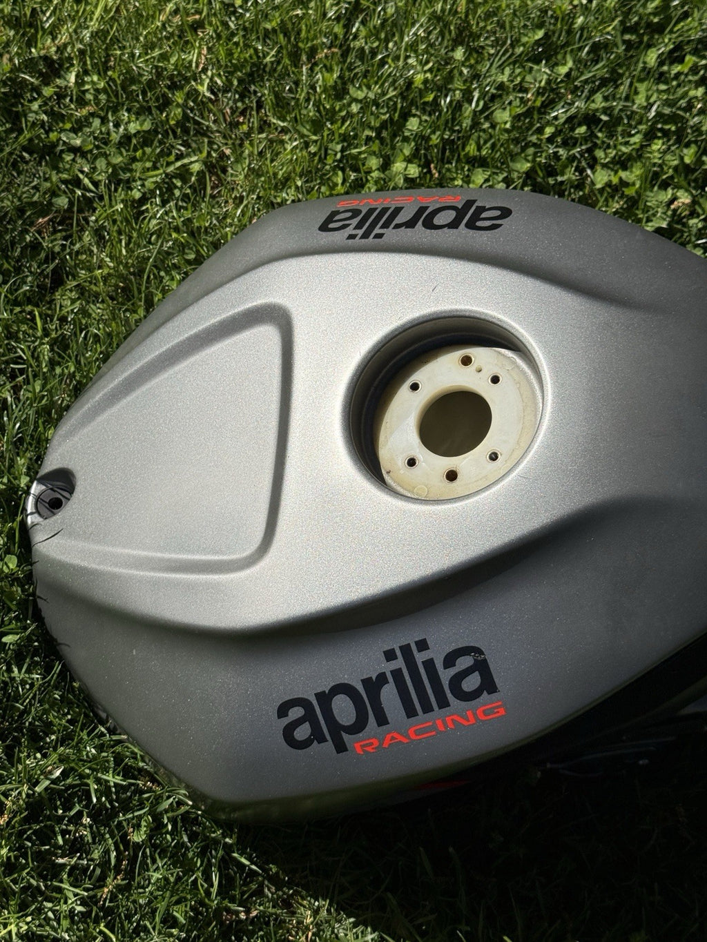 19-24 APRILIA RSV4 1100 OEM GAS TANK FUEL CELL PETROL RESERVOIR Gray Silver