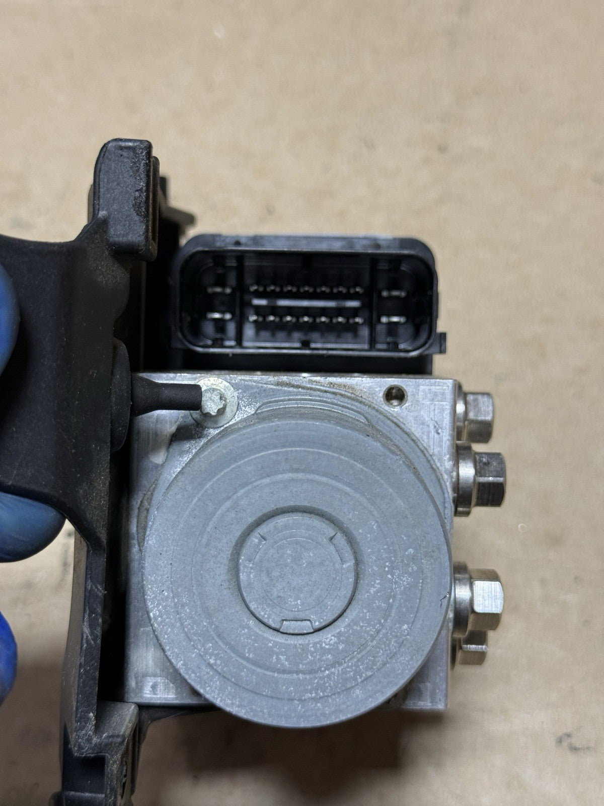 15-18 Aprilia Tuono 1100 RSV4 OEM ABS Brake Servo Control Unit 2D00265