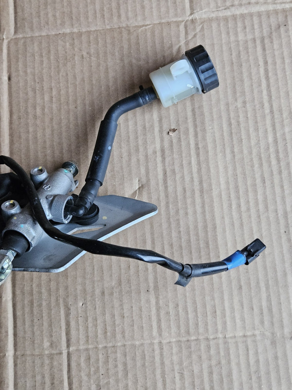 17-19 Kawasaki Ninja 650 Z650 OEM Right Rearset Rear Set Driver Foot Peg Bracket2