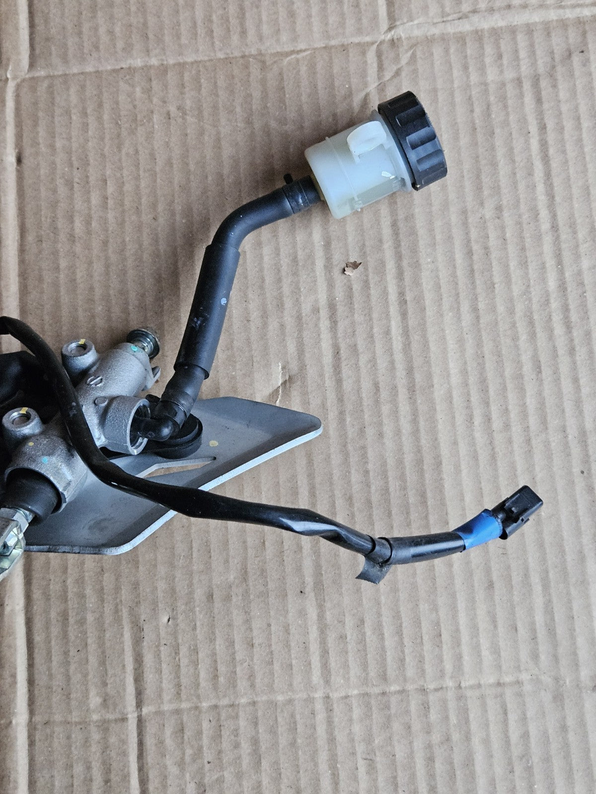 17-19 Kawasaki Ninja 650 Z650 OEM Right Rearset Rear Set Driver Foot Peg Bracket2
