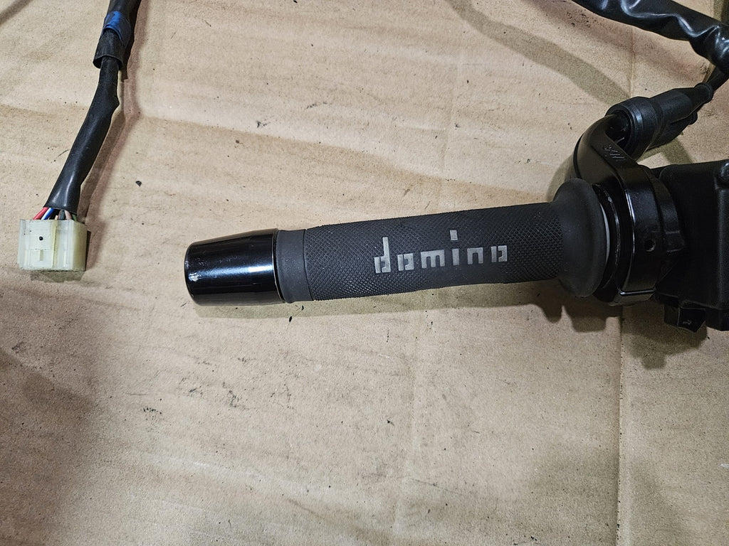 22-25 YAMAHA YZF R7 OEM RIGHT CLIP ON HANDLEBAR W SWITCHES ON OFF THROTTLE9