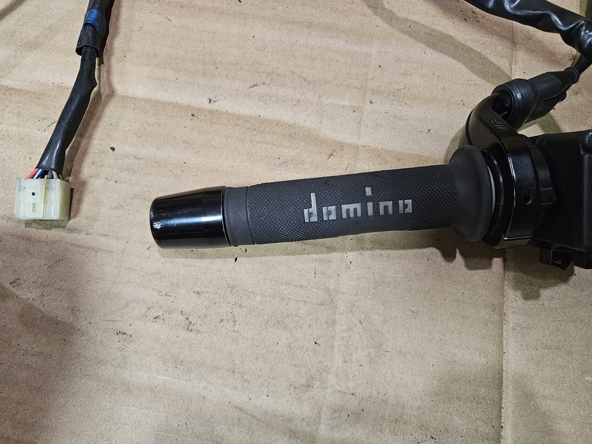 22-25 YAMAHA YZF R7 OEM RIGHT CLIP ON HANDLEBAR W SWITCHES ON OFF THROTTLE9