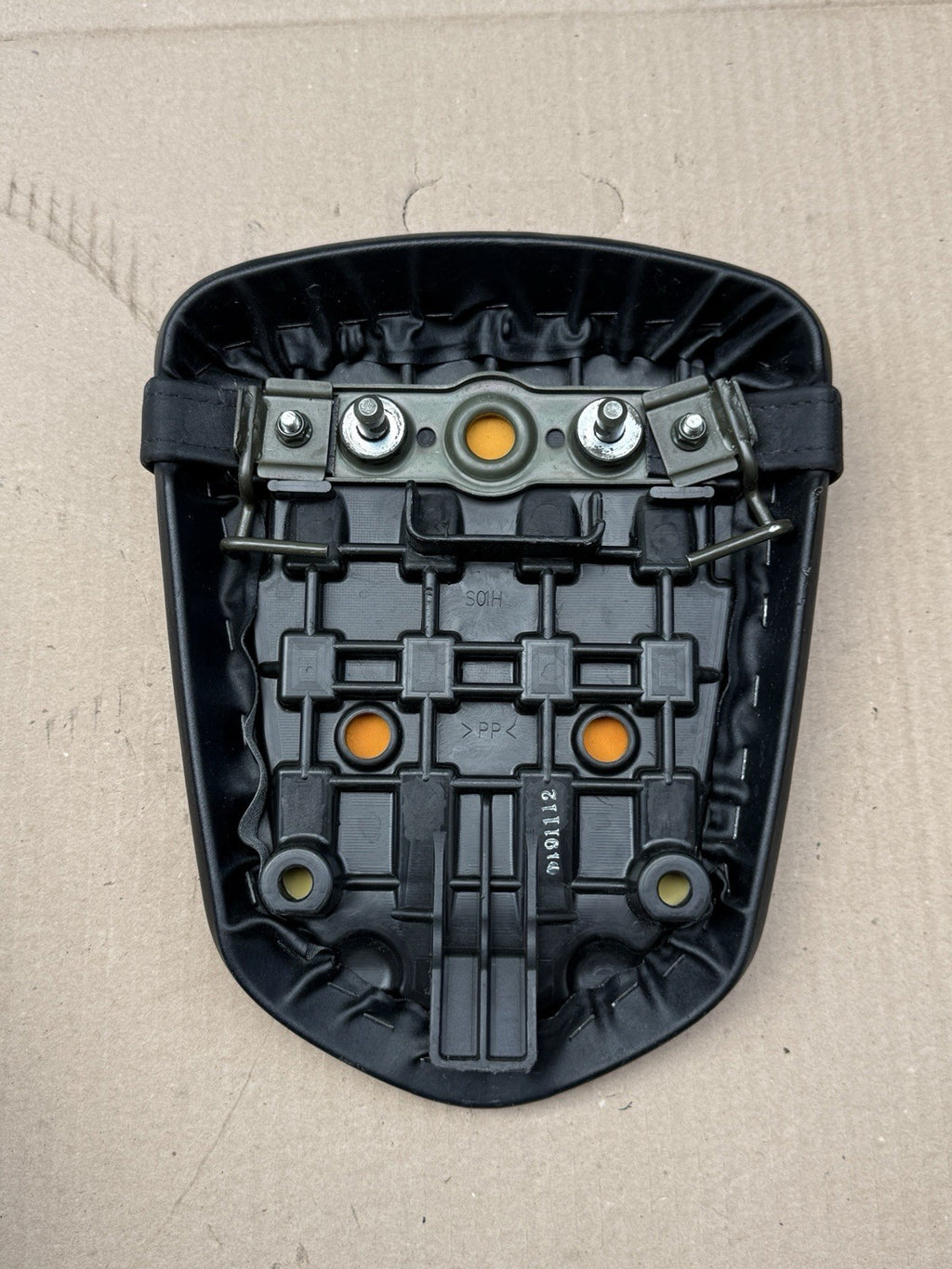 2006-2007 Suzuki GSXR750 OEM Rear Passenger Pillion Seat 45300-01H00-6BY1