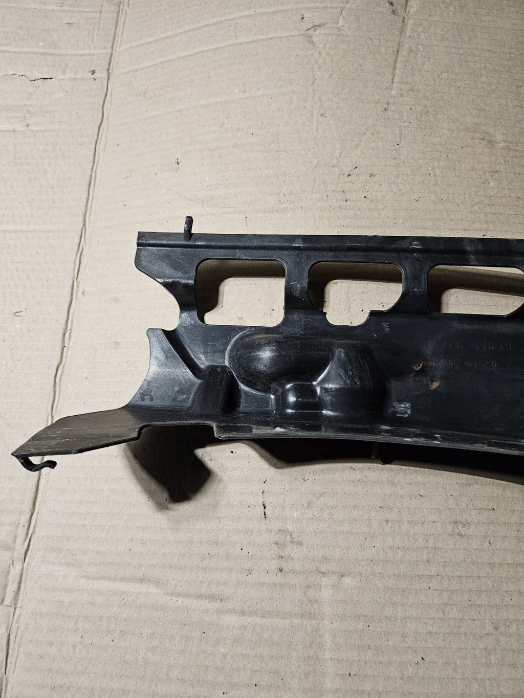 2006-2007 Suzuki GSXR600 GSXR750 OEM Radiator Mount Bracket Cover 17750-01H005