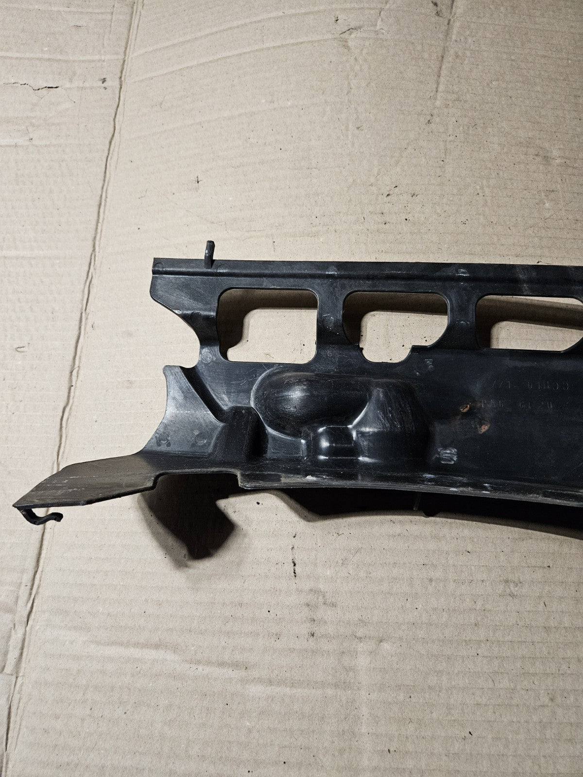 2006-2007 Suzuki GSXR600 GSXR750 OEM Radiator Mount Bracket Cover 17750-01H005