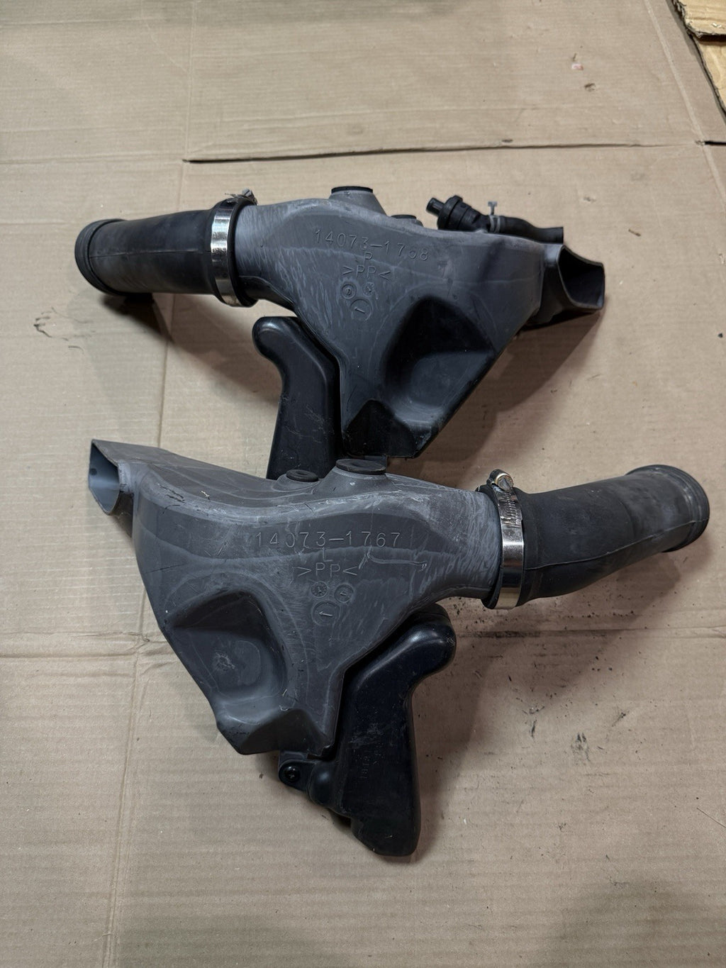 1998-1999 Kawasaki Ninja ZX6R ZX600G OEM Ram Air Intake Ducts LH RH 14073-17325