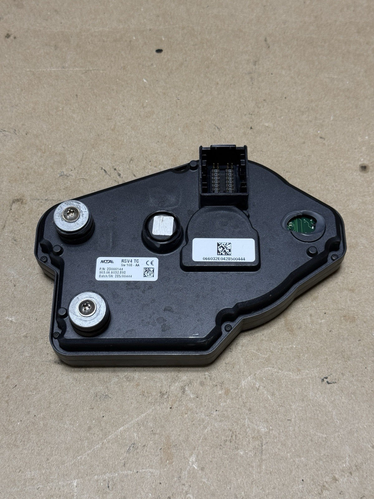 Genuine OEM Aprilia RSV4 Cluster Speedometer Tachometer Dash 2015-2018 2D000144