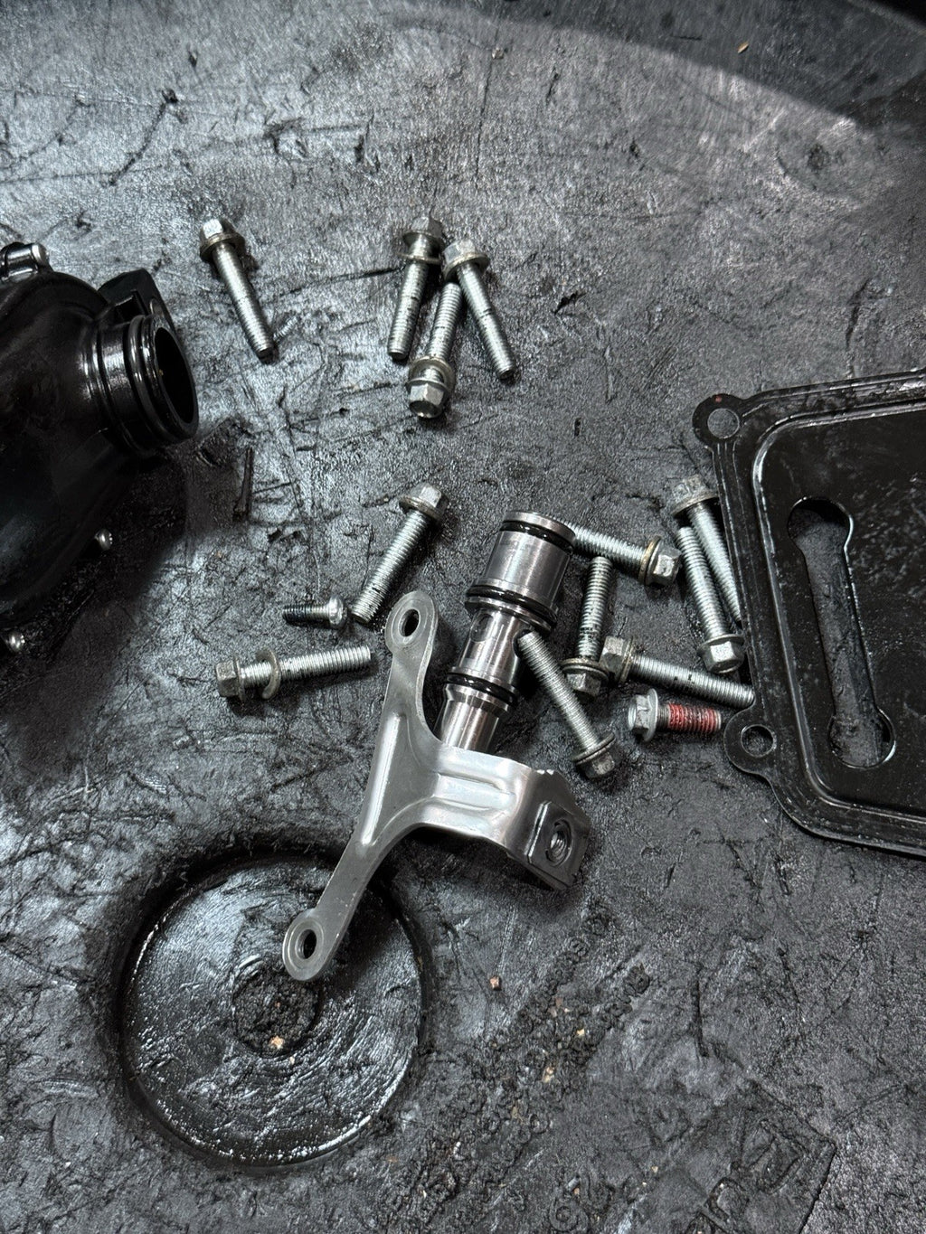 2015-2019 Aprilia RSV4 OEM Engine Oil Pan Oil Pickup Tube Bolts Hardware8