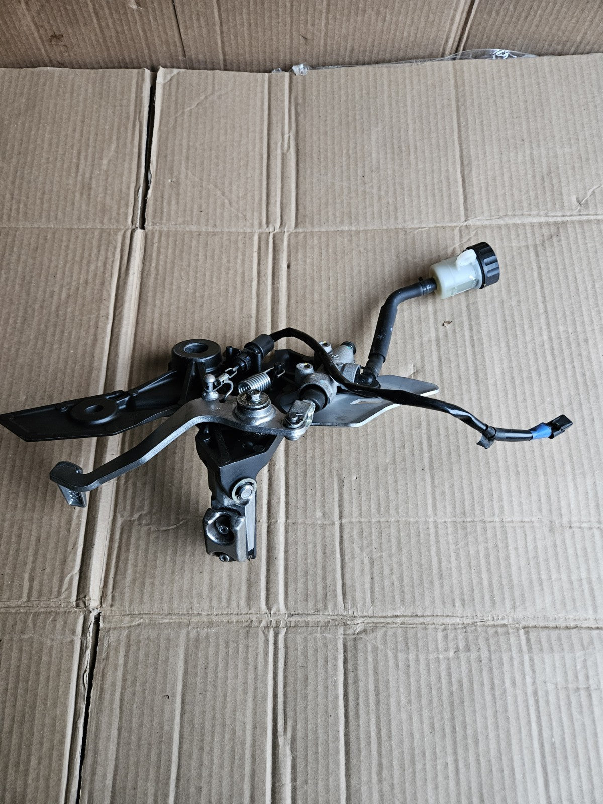 17-19 Kawasaki Ninja 650 Z650 OEM Right Rearset Rear Set Driver Foot Peg Bracket1