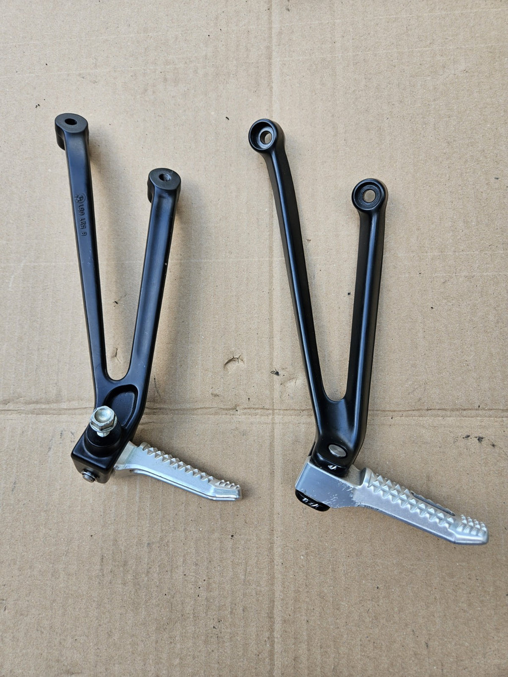 15-18 BMW S1000RR Rear Back Passenger Foot Pegs Used Genuine OEM Working Set Kit