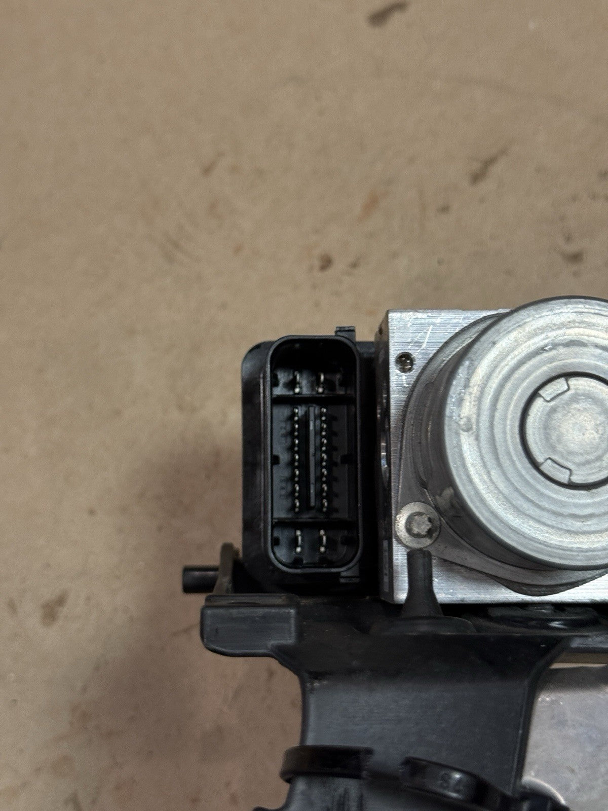 21-24 Aprilia RSV4 1100 Factory OEM ABS Pump Module Unit 2D000589