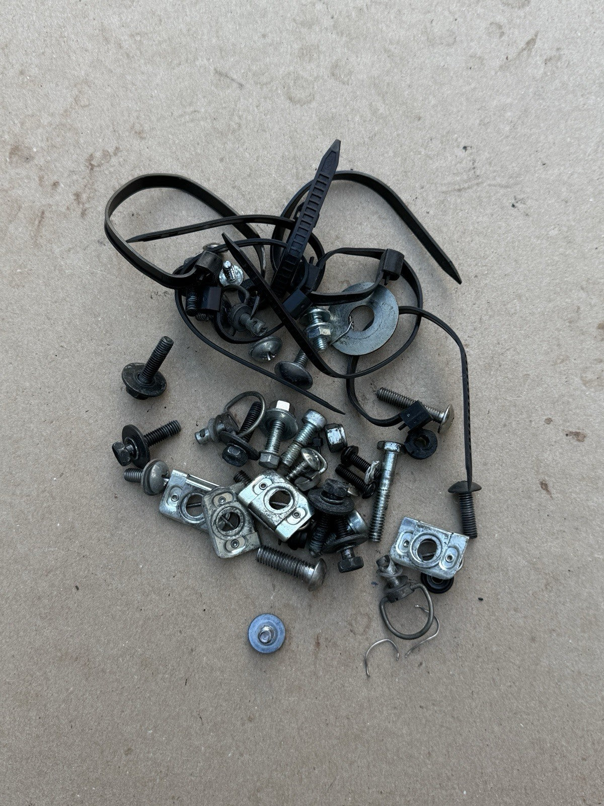 09-16 2009 2016 Suzuki Gsxr 1000 Miscellanous Bolts Bolt Set Hardware Kit Motor