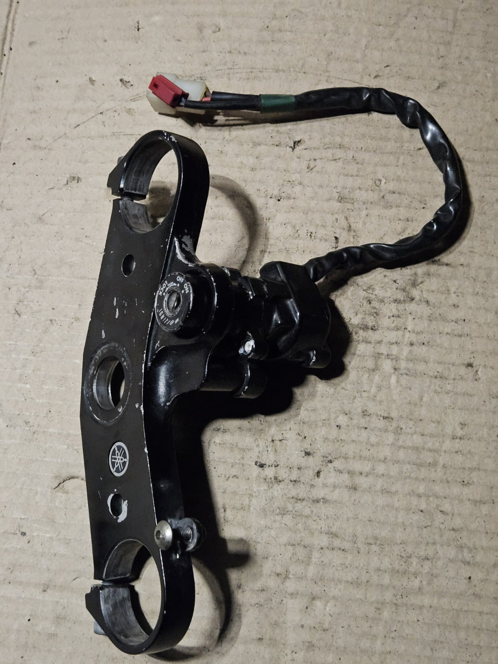 2008-2010 Yamaha YZF-R6 R6 OEM Top Triple Tree Ignition Switch 2C0-82501-10-003