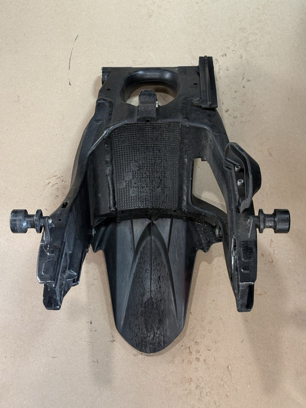 09-16 Suzuki GSXR1000 OEM Rear Swingarm Swing Arm Back Suspension Assembly