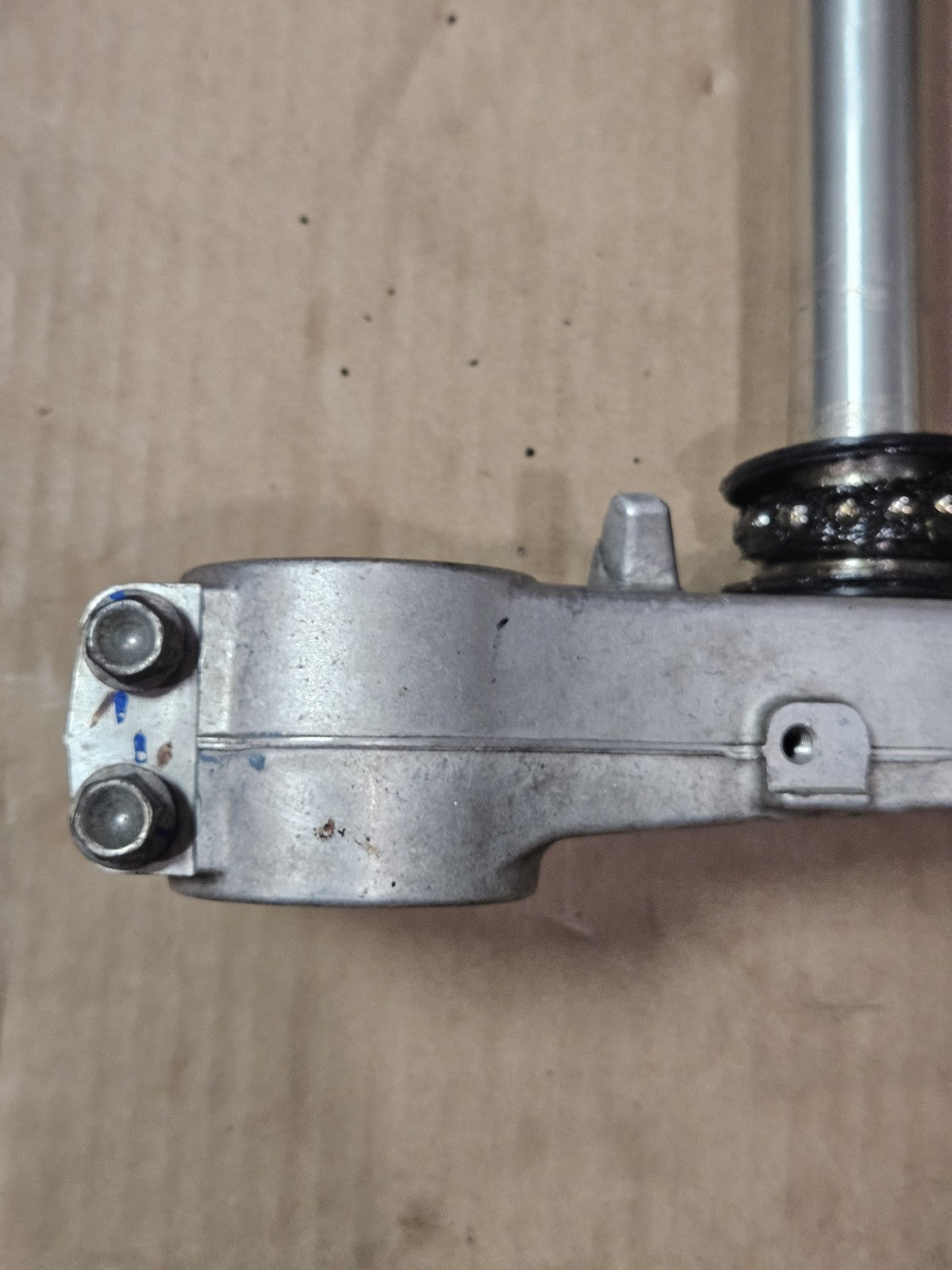06-25 SUZUKI GSXR 600 750 OEM FRONT FORKS CLAMP LOWER TRIPLE TREE STEM4
