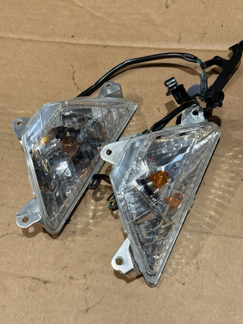 19-23 Kawasaki Ninja ZX6R 636 OEM Fairing Front Turn Signals Blinkers 23040-01377