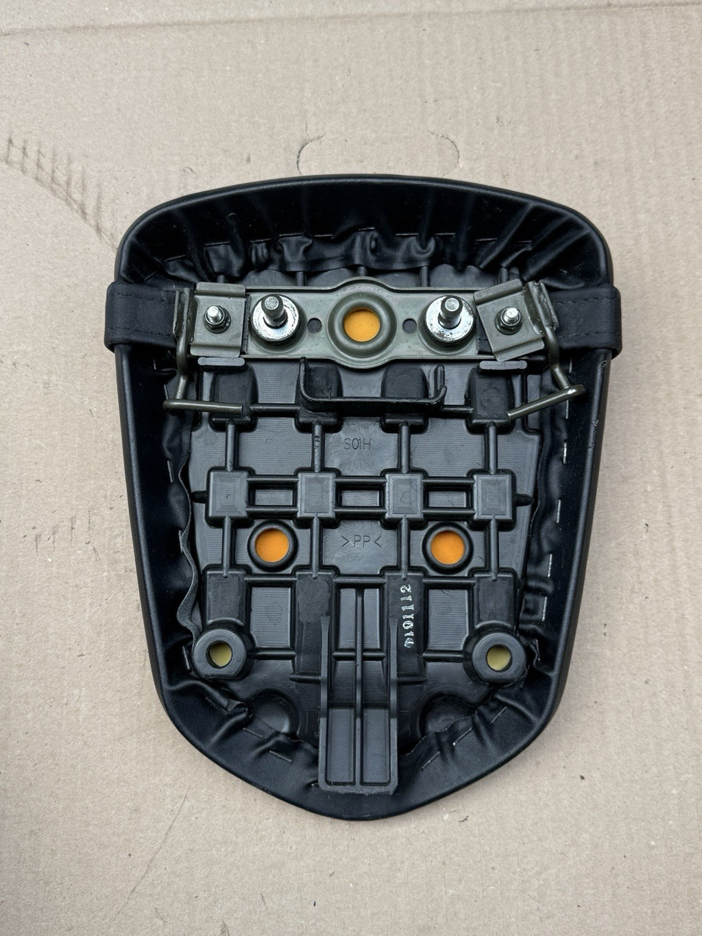 2006-2007 Suzuki GSXR750 OEM Rear Passenger Pillion Seat 45300-01H00-6BY2